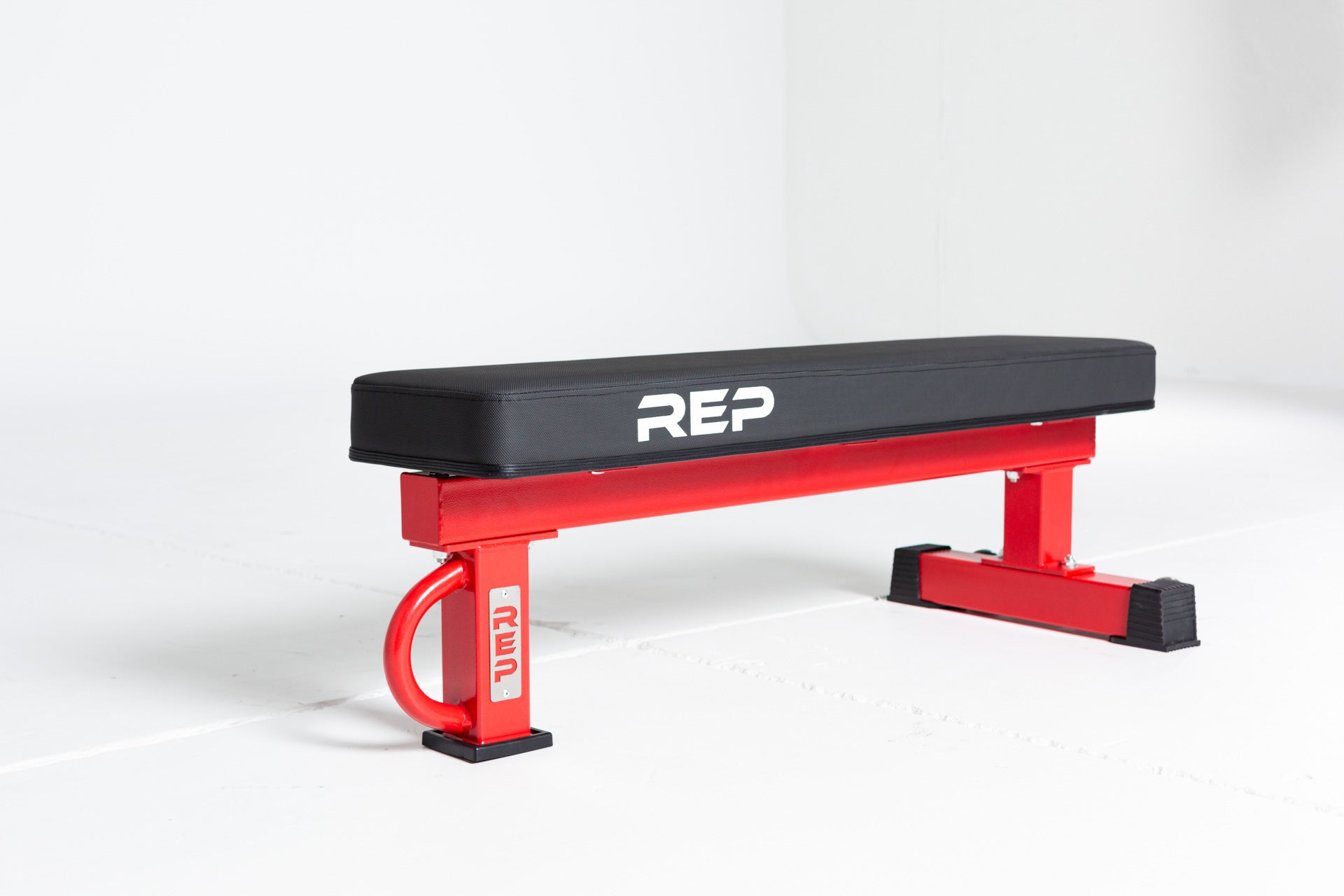 Training flat bench for gyms in steel