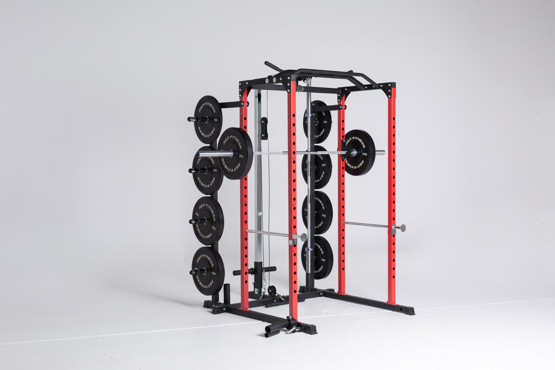  Rugged Strength & Fitness Power Rack (Y100P8) con paquete  extendido de media rejilla con lat, banco, juego de pesas de 300 libras y  alfombrillas de piso, ideal para entrenamiento de fuerza