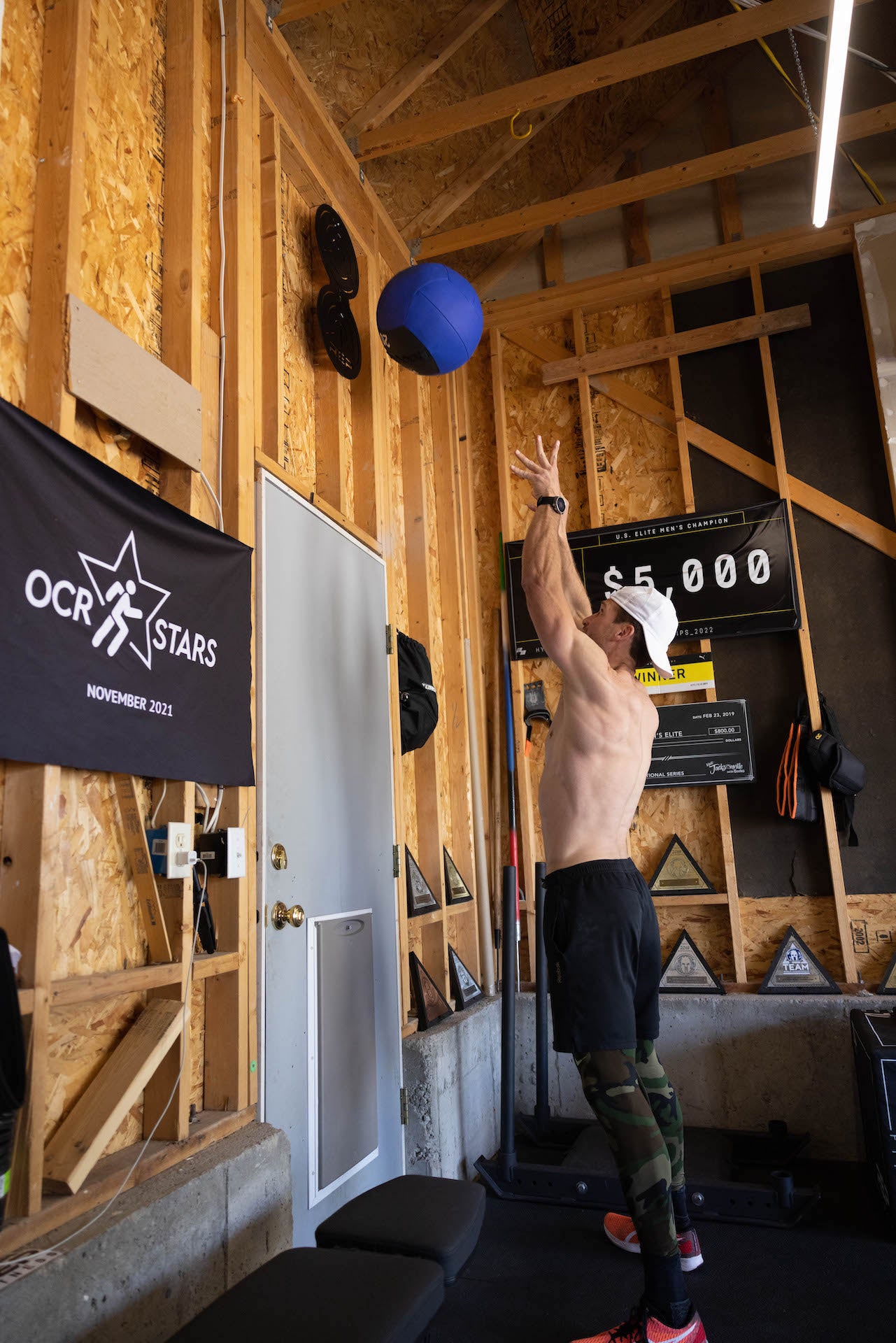 Lifter doing wall ball throws