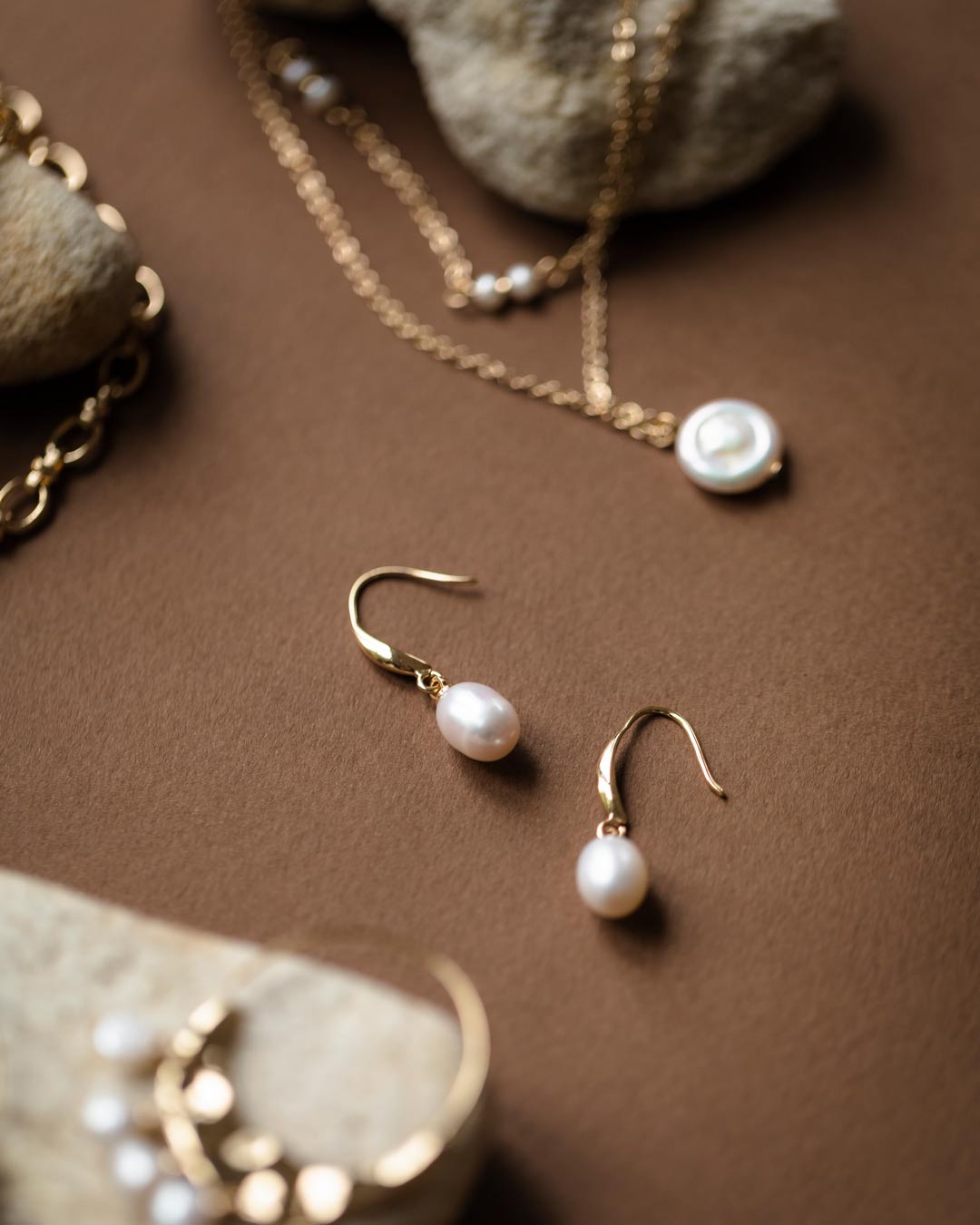 Genuine_Freshwater_Pearl_Drop_Earrings_Naledi_Jewellery_Model_Styled-2.jpg__PID:20536f6d-44e8-45a7-a1df-7506b421453e