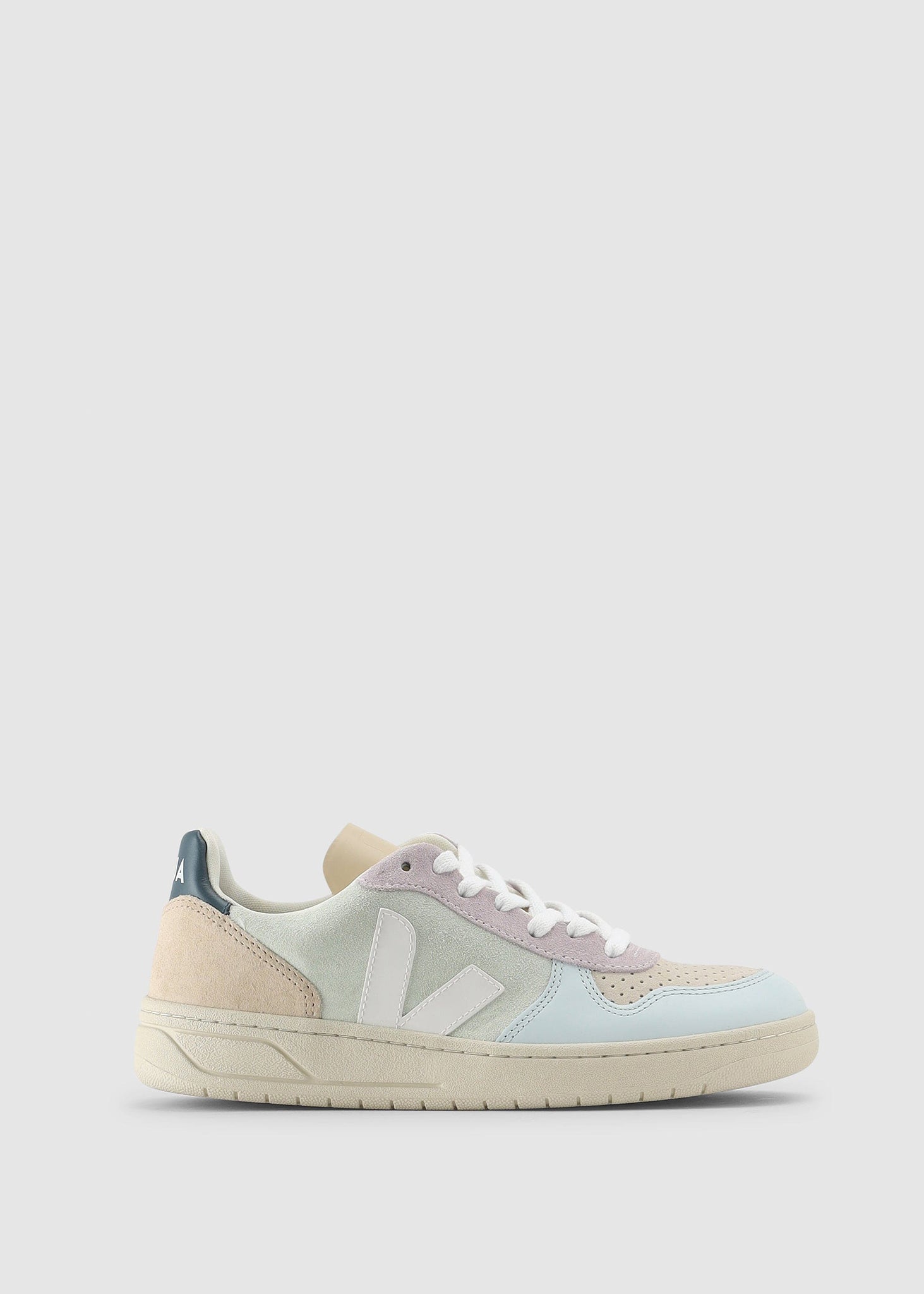 Veja Women's V-10 Pale Pink Trainers