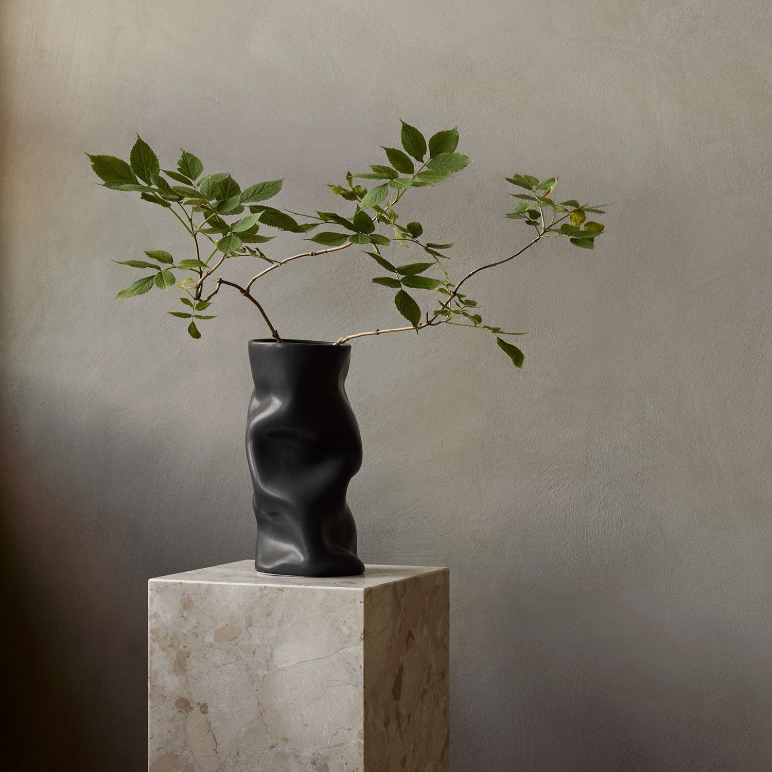 menu | collapse vase | black 30cm