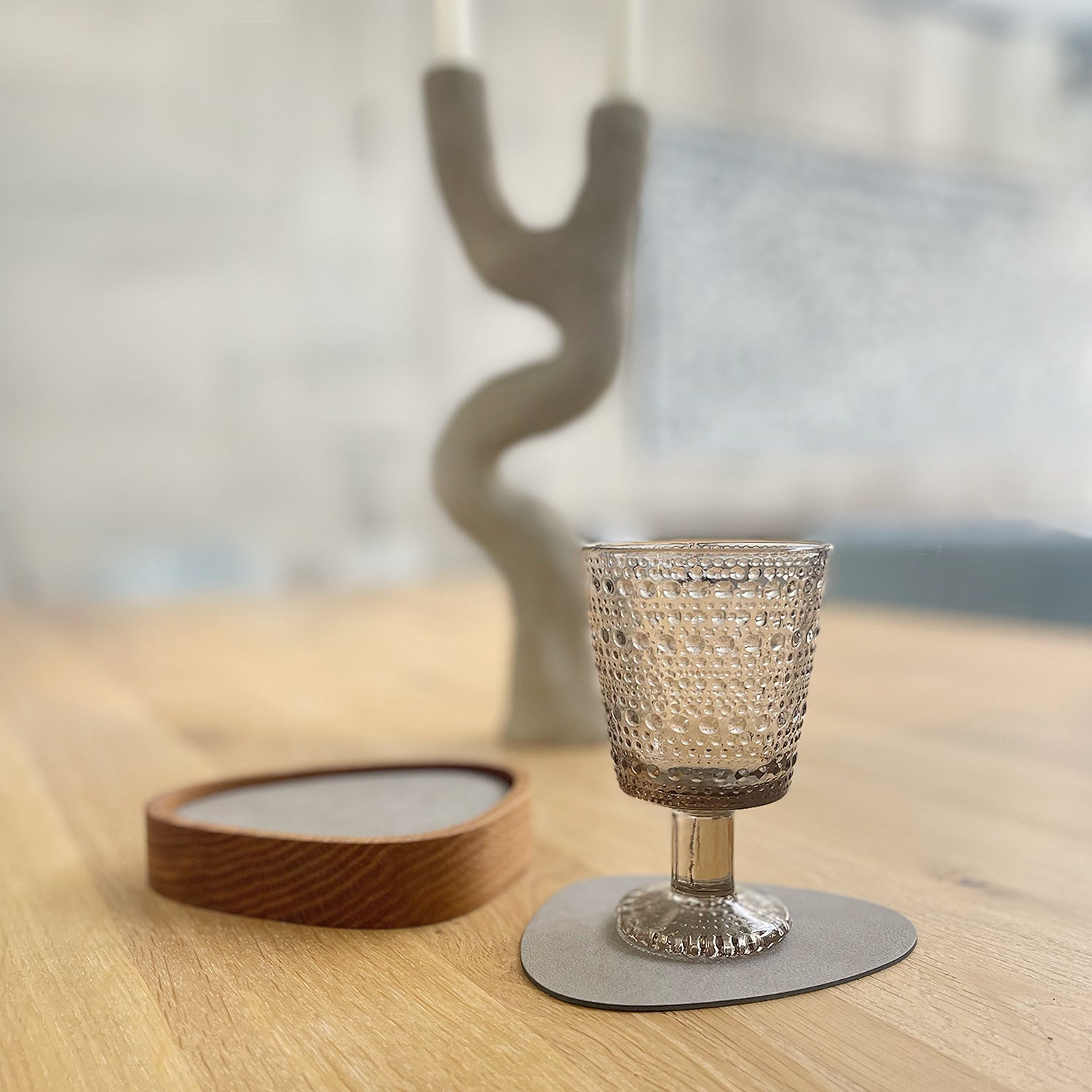 iittala_kastehelmi_lind_Dna_coaster_holder_1500.jpg__PID:62cdd1c4-cdfb-4039-adee-104ccaf54eec