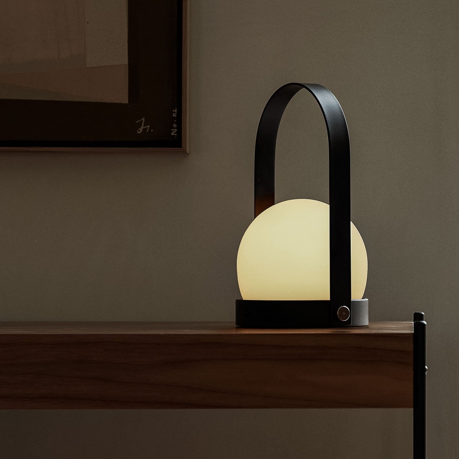 menu_carrie_table_lamp_black_05.jpg__PID:02ccef1f-61b9-4ed7-8830-91d120a81e29