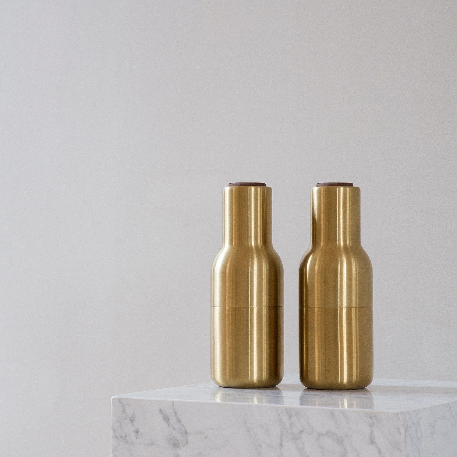 audo copenhagen (menu) | bottle grinder set | brushed brass + walnut lid