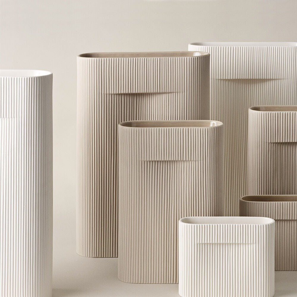 muuto_ridge_vase_bei.jpeg__PID:3b405d88-f66c-41b3-9d57-a441700362c4