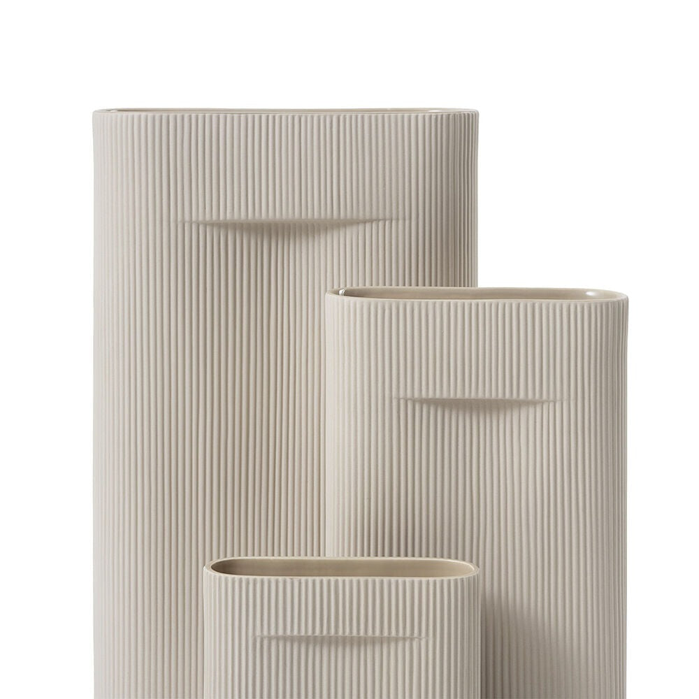 muuto_ridge_vase_beige_group.jpeg__PID:f5c538b8-a584-40be-ab3e-659c539893f9