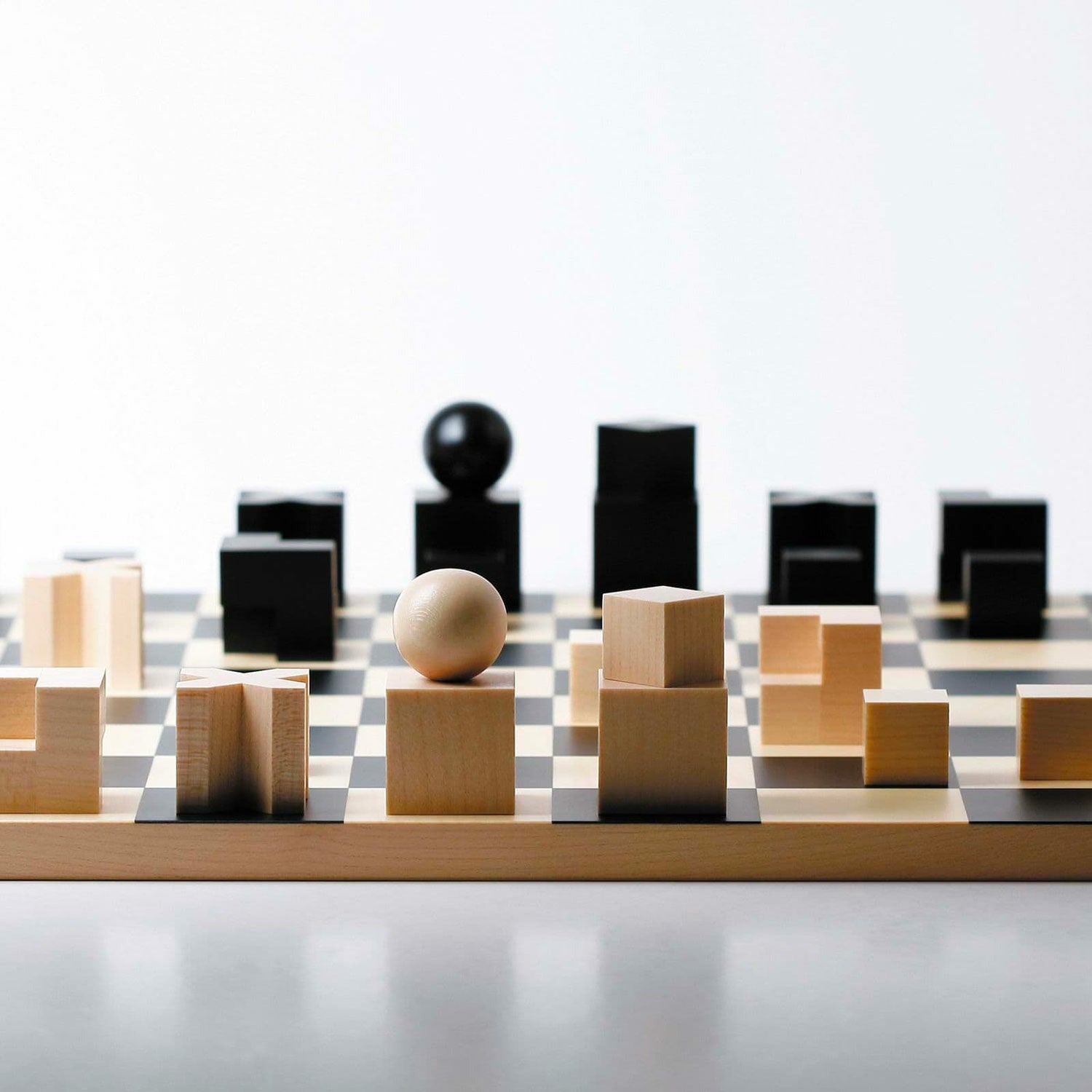 naef_bauhaus_chess_set_04_1500_1.jpg__PID:f19208aa-df9b-4eb7-93c4-51261d69eb38