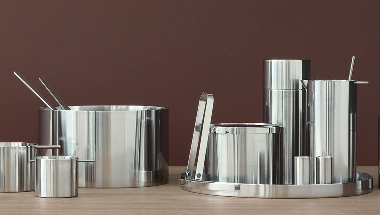 stelton_arne_jacobse-cylinda1_1500x850.jpg__PID:4553a834-0598-47a1-a2b4-2954bd65561c