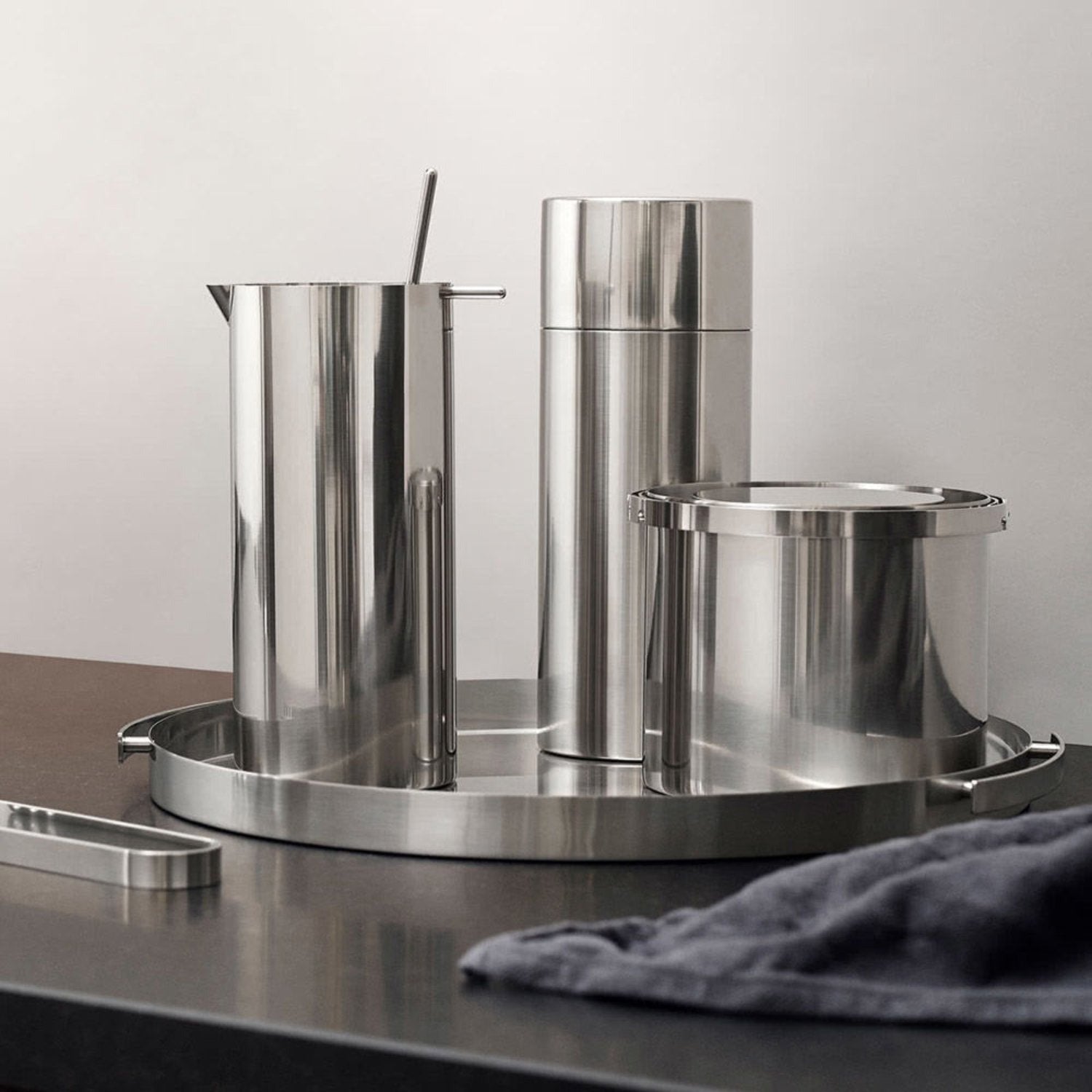 stelton_cylinda_cocktail_shaker (1).jpg__PID:75d83a6a-a638-41c8-ab16-82cc055bc8f2