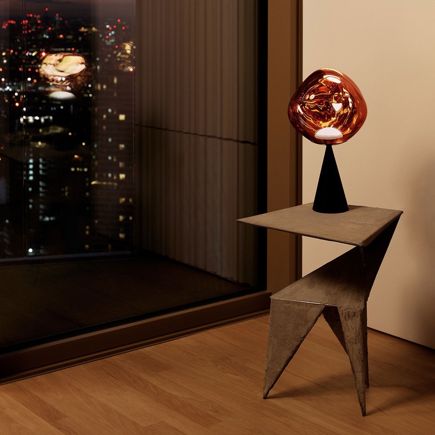 tom_dixon_melt_table_lamp_cone_f.jpg__PID:043e991e-967a-4058-b16e-2c5726caefcc