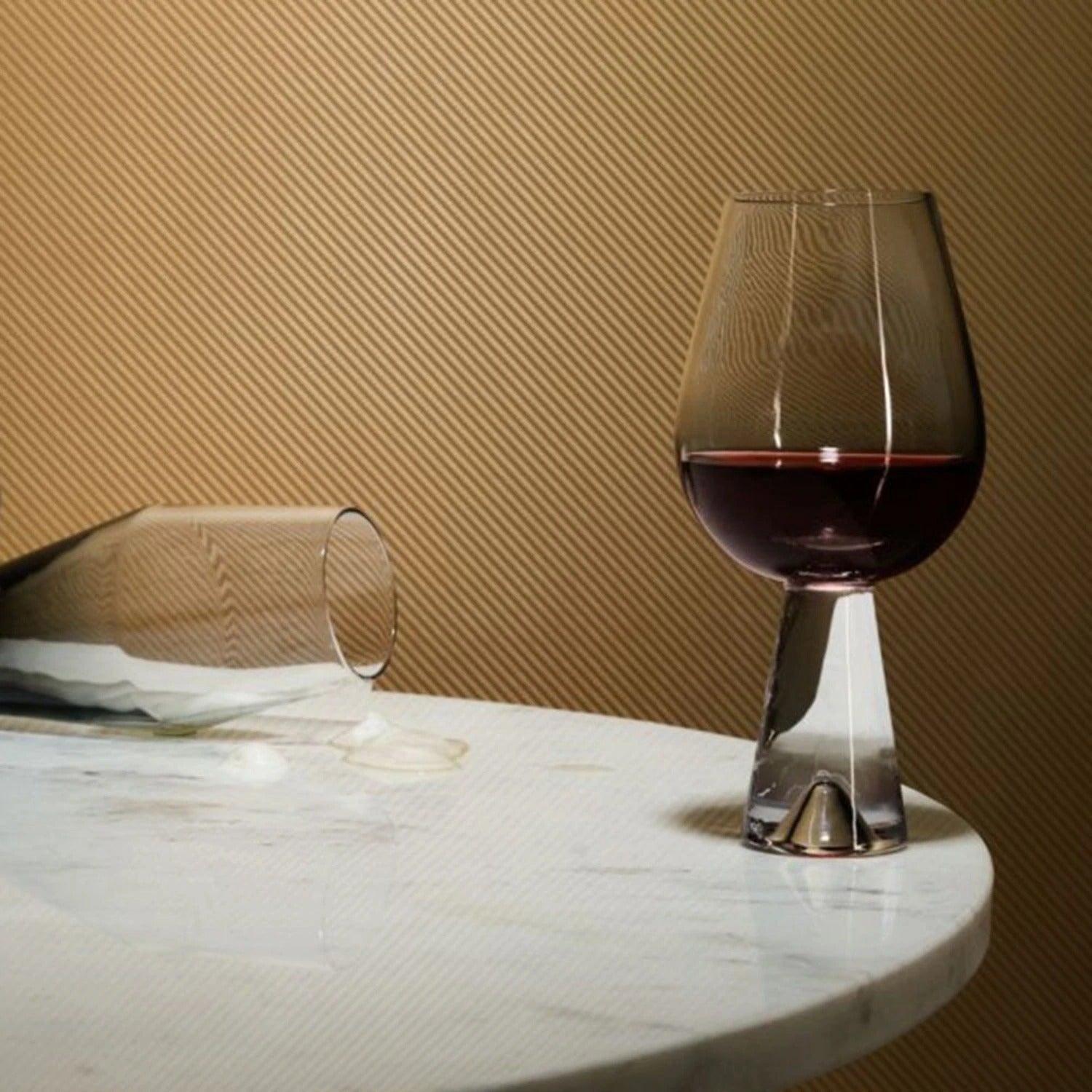 tom_dixon_tank_black_wine_glass.jpg__PID:bd6b17ab-7db8-48fb-918d-e355e9b92206