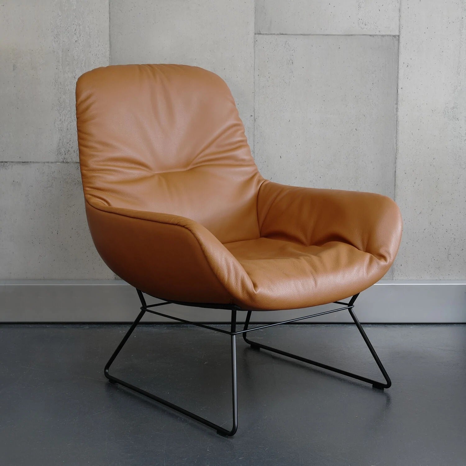 freifrau | leya lounge chair| cognac leather