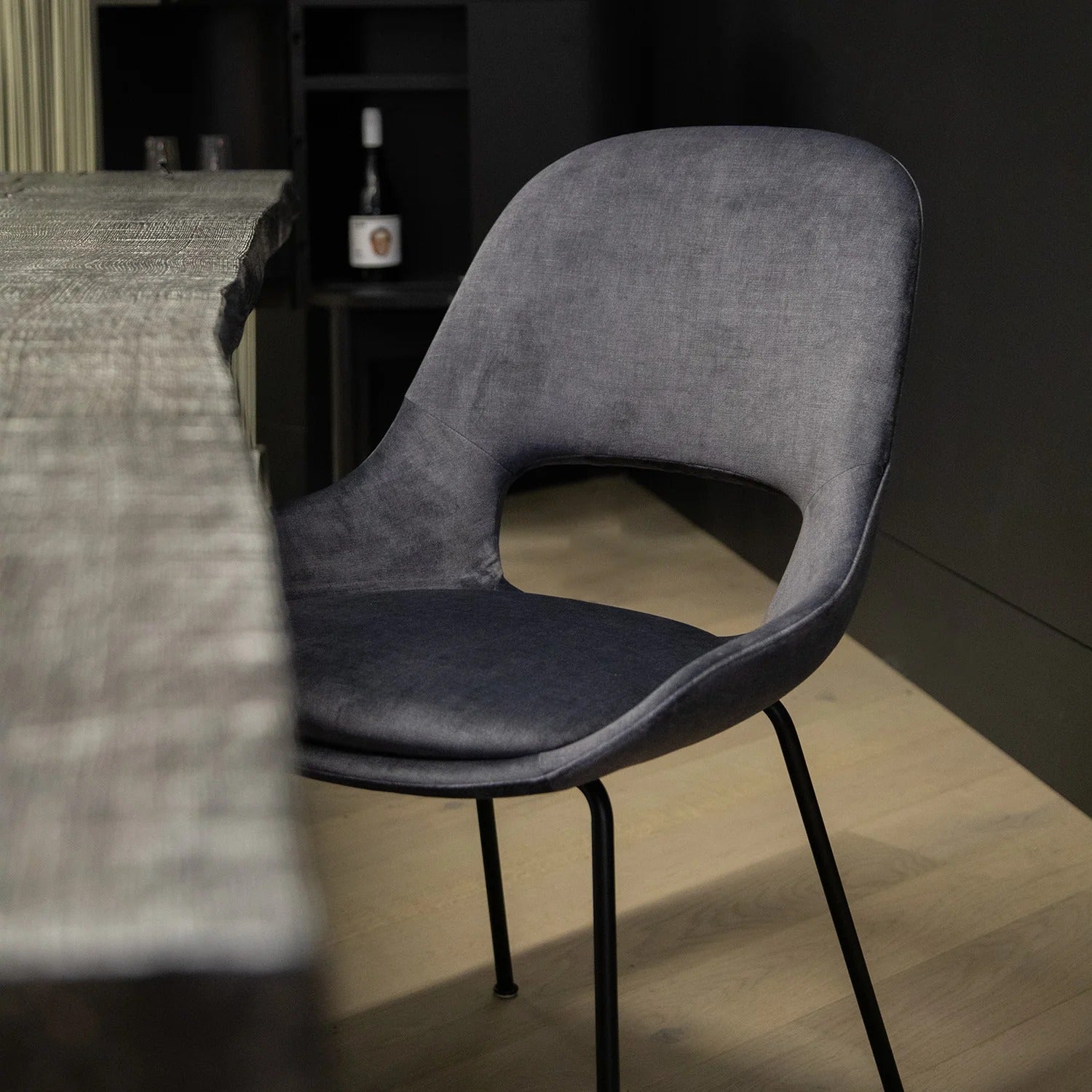 freifrau | theia armchair low | carbon + black frame