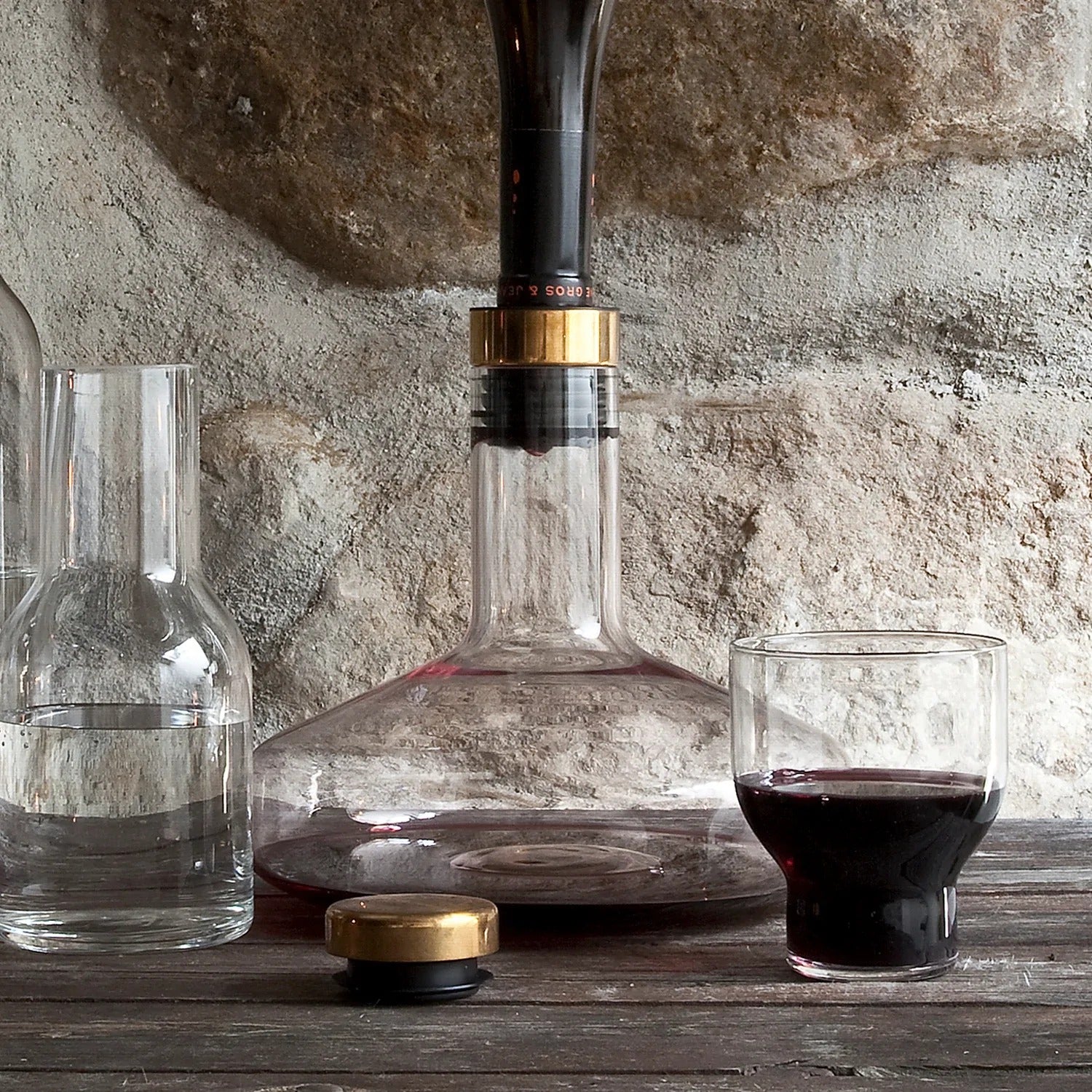 menu | wine breather carafe deluxe | clear + brass