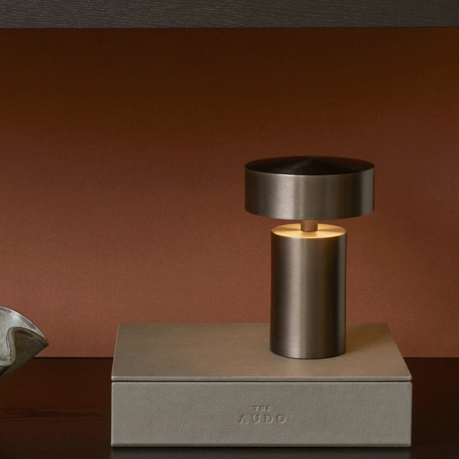 menu | column table lamp | bronze v2