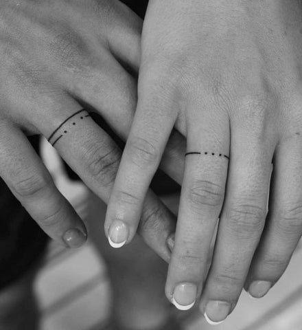 tatouage doigt couple