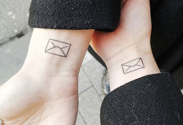 Tatouages Minimalistes pour Couple