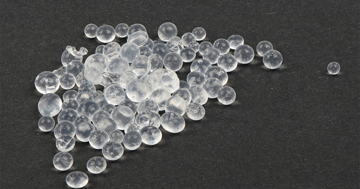 Polymer pellets and silica gel