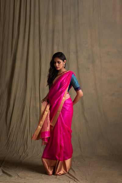 Romanticising sarees under bougainvillea and sun ☀️🪞🫶🏻 . Love the charm  and comfort of chanderi silk sarees for daily saree