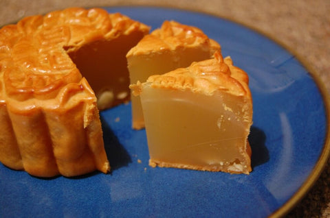 Lotus seed paste filling in a traditional mooncake. Photo by Su-Lin.