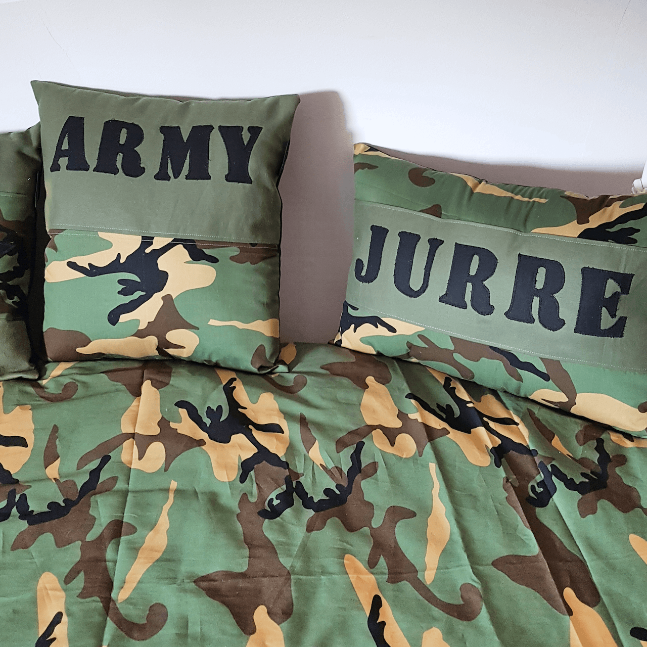 leider aanplakbiljet Collega Dekbedovertrek Jurre - camouflage - leger - stoer -sterren – Wazzhappening  by Jaeleigh Do