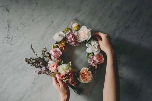 Floral wreathe flatlay