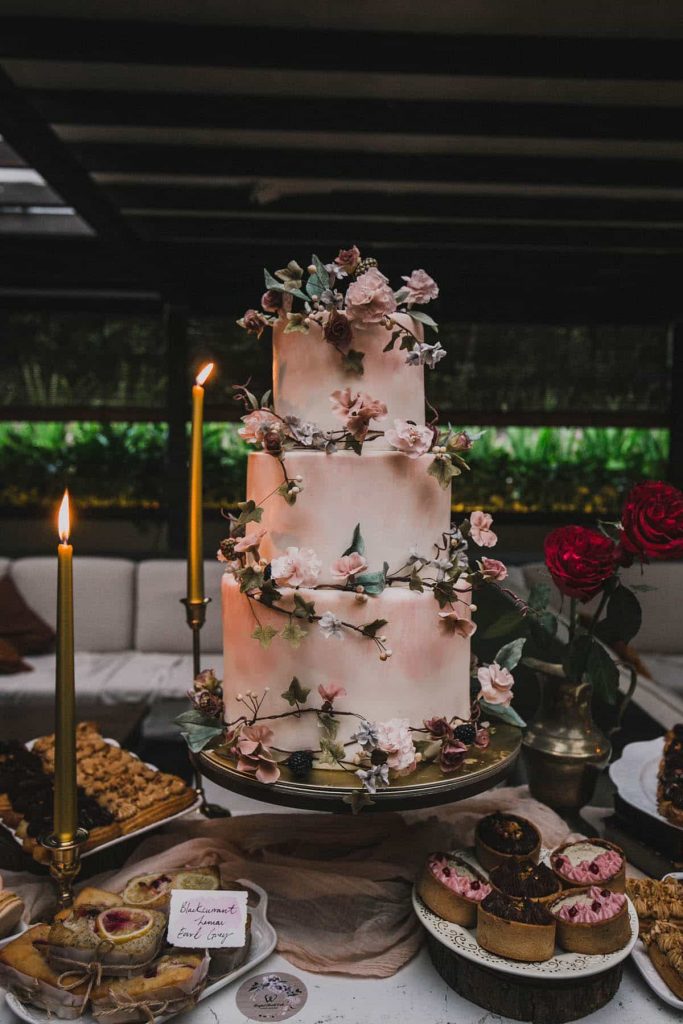 Rustic theme wild sugar flowers wedding cake