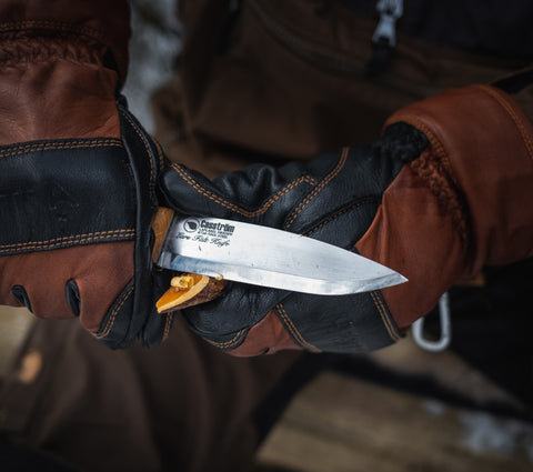 Shaving fatwood with a Casström Lars Fält Bushcraft knife