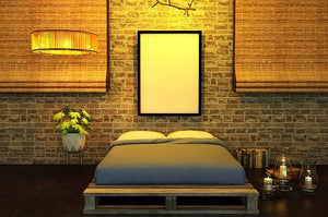 Changer le style d'un chambre en lui donnant les attributs du loft : pierre, briquette, bois brut de palette, espace épuré, matières nobles