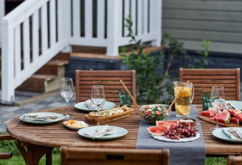 Comment bien nettoyer une table de jardin ou du mobilier de jardin pour les moments de détente à l'extérieur