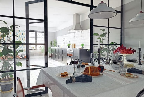 Comment décloisonner cuisine et salle à manger ou salon tout en séparant les espaces : verrière de style indus