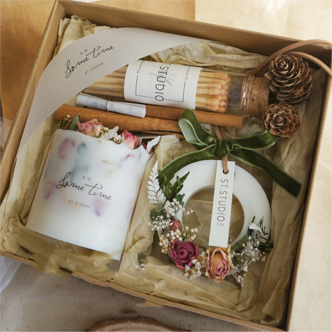 Dry Flowers & Candle Gift Set – VCFLOWERSANDGIFTWARE