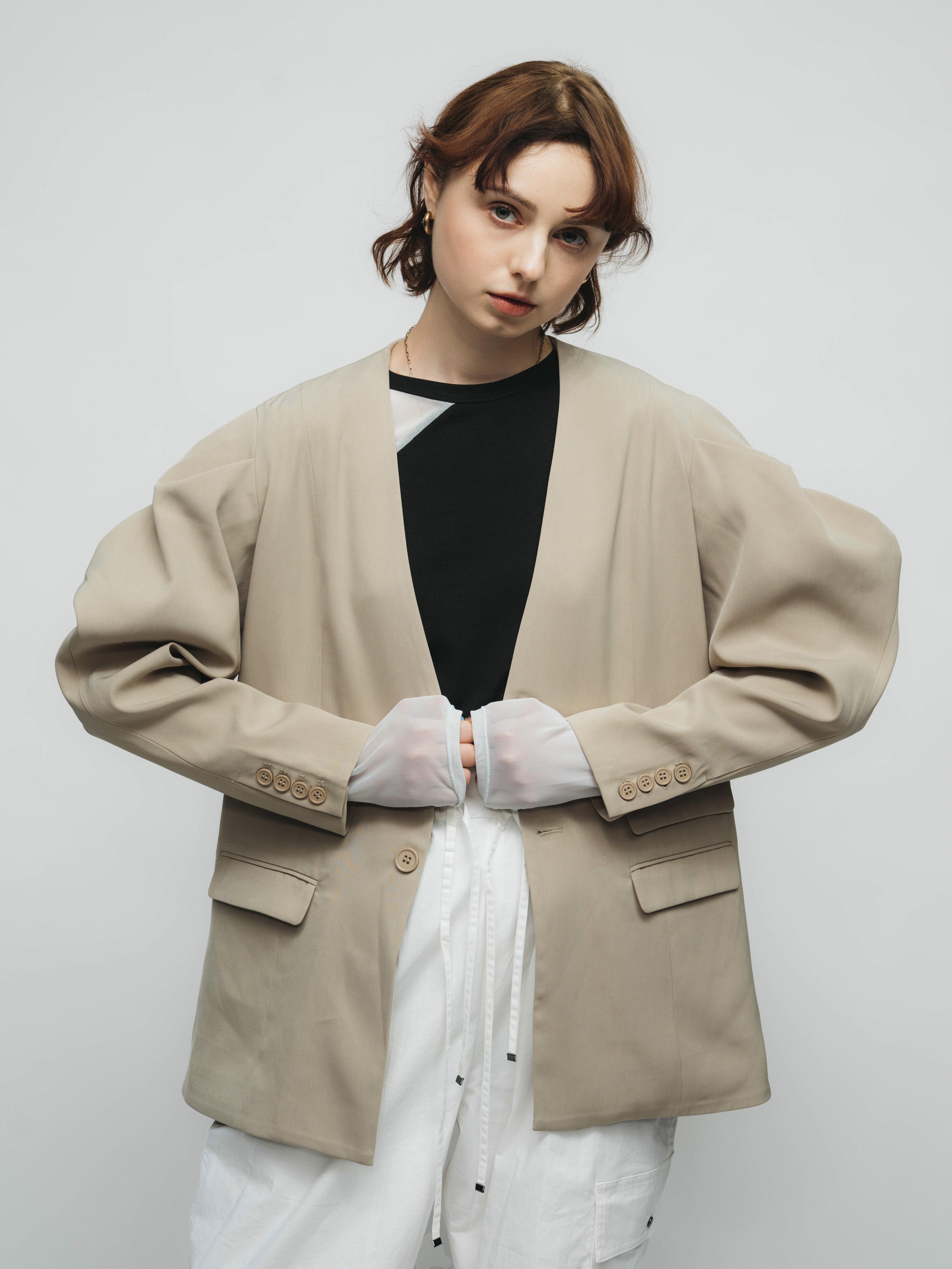 POINTY SHOULDER LOOSE JACKET / BEIGE