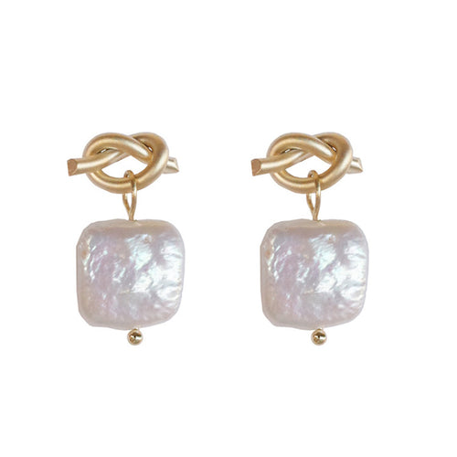Women's Elegant pearl earrings