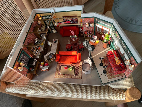 Fifijoy Central Perk Café DIY Miniature House