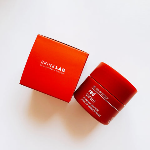 Nutrient-rich cream is infused with Damask Rose, Niacinamide, pomegranate, cloudberry, raspberry, blueberry, acai, Chinese Desert-thorn for healthy skin.