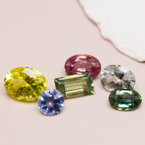Saphirs de couleur pour bijou à personnaliser.