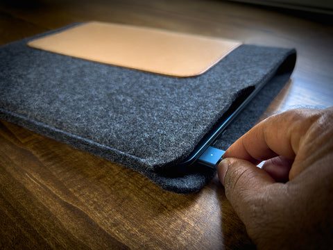 MacBook Air Sleeve with Smart plugin capability