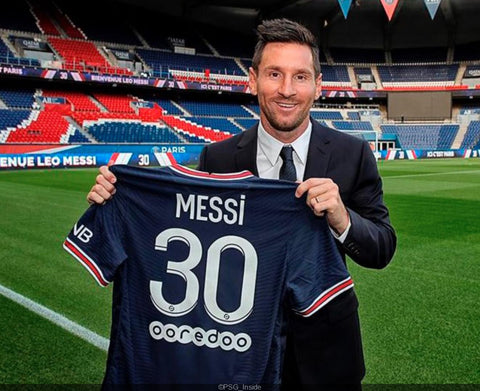 messi au psg avec maillot au stade de prince