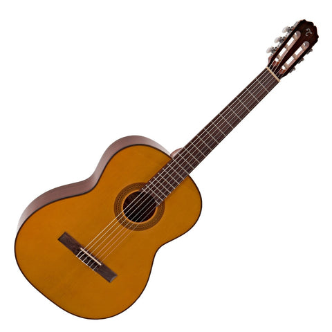 Takamine GC1-NAT được sử dụng gỗ Sitka cho mặt trên, lưng và hông sử dụng gỗ Mahogany