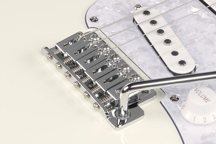 Tremolo T106 với 6 ngựa đàn