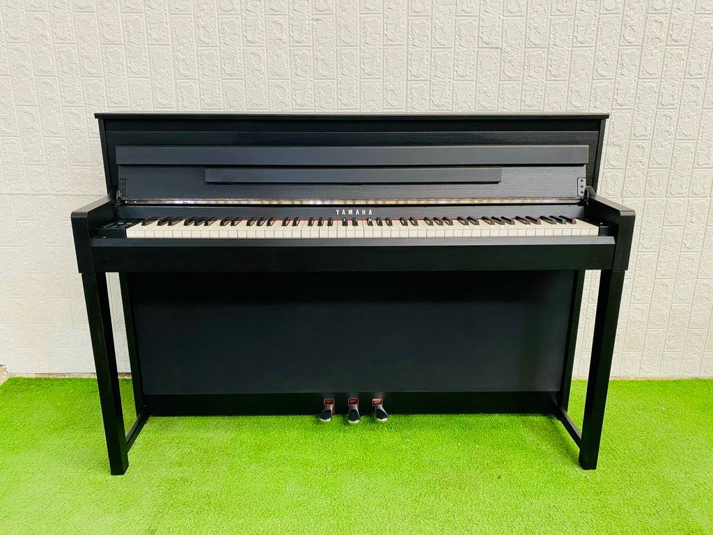 Yamaha CLP-585B Piano