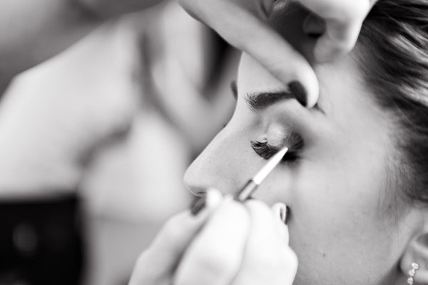 applying makeup to the eyelid with a brush