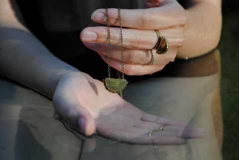 La Tendresse Des Loups Bague en laiton recyclé bague lune bijoux mythologie