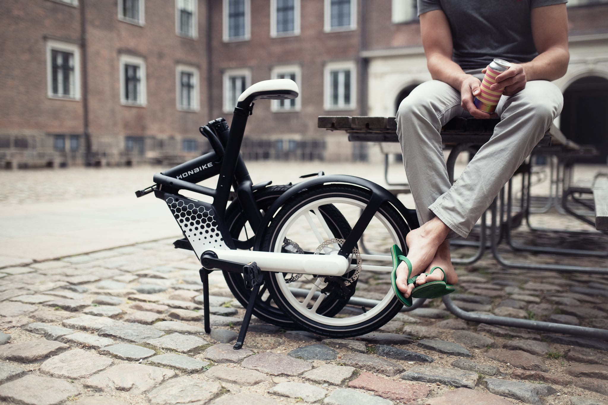 foldable-electric-bikes-provides-easy-travel