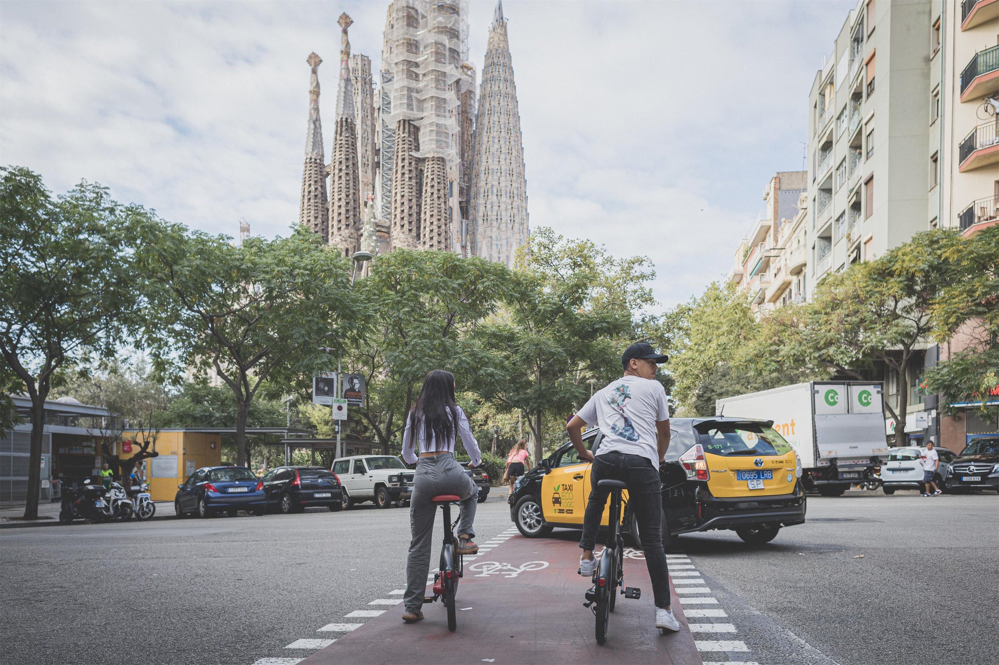 riding-e-bike-in-city