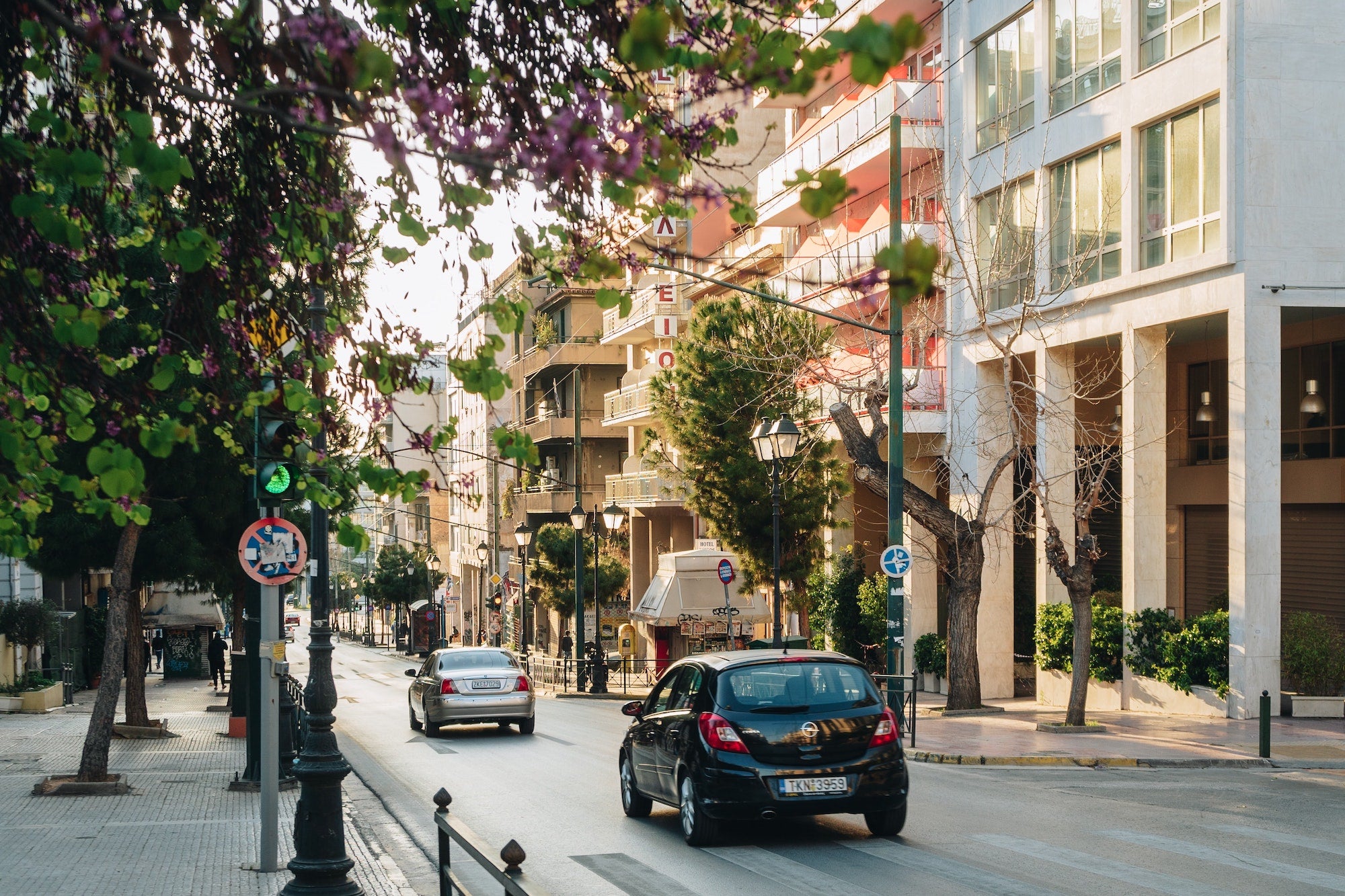 urban-riding-with-car