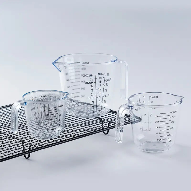 Measuring Cups with Scale and Transparent Cylinder