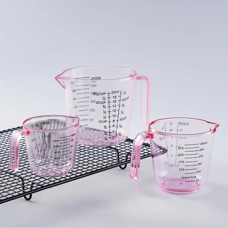 Measuring Cups with Scale and Transparent Cylinder